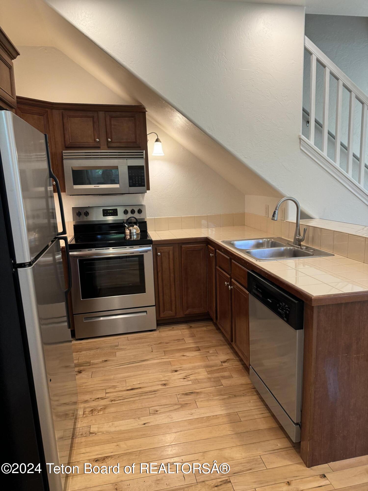 415 FOREST VIEW Drive