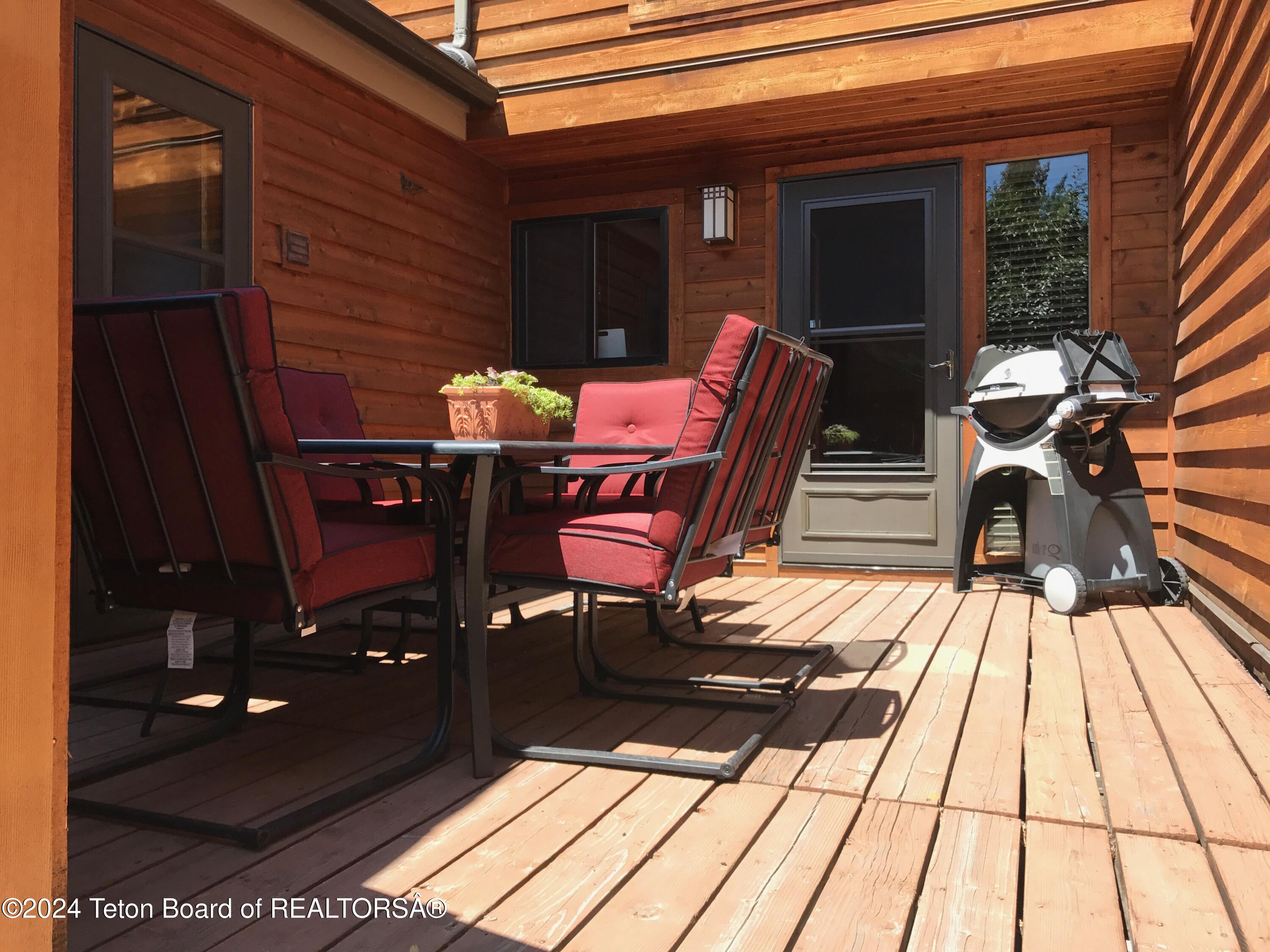 410 E SAGEBRUSH Drive, 7