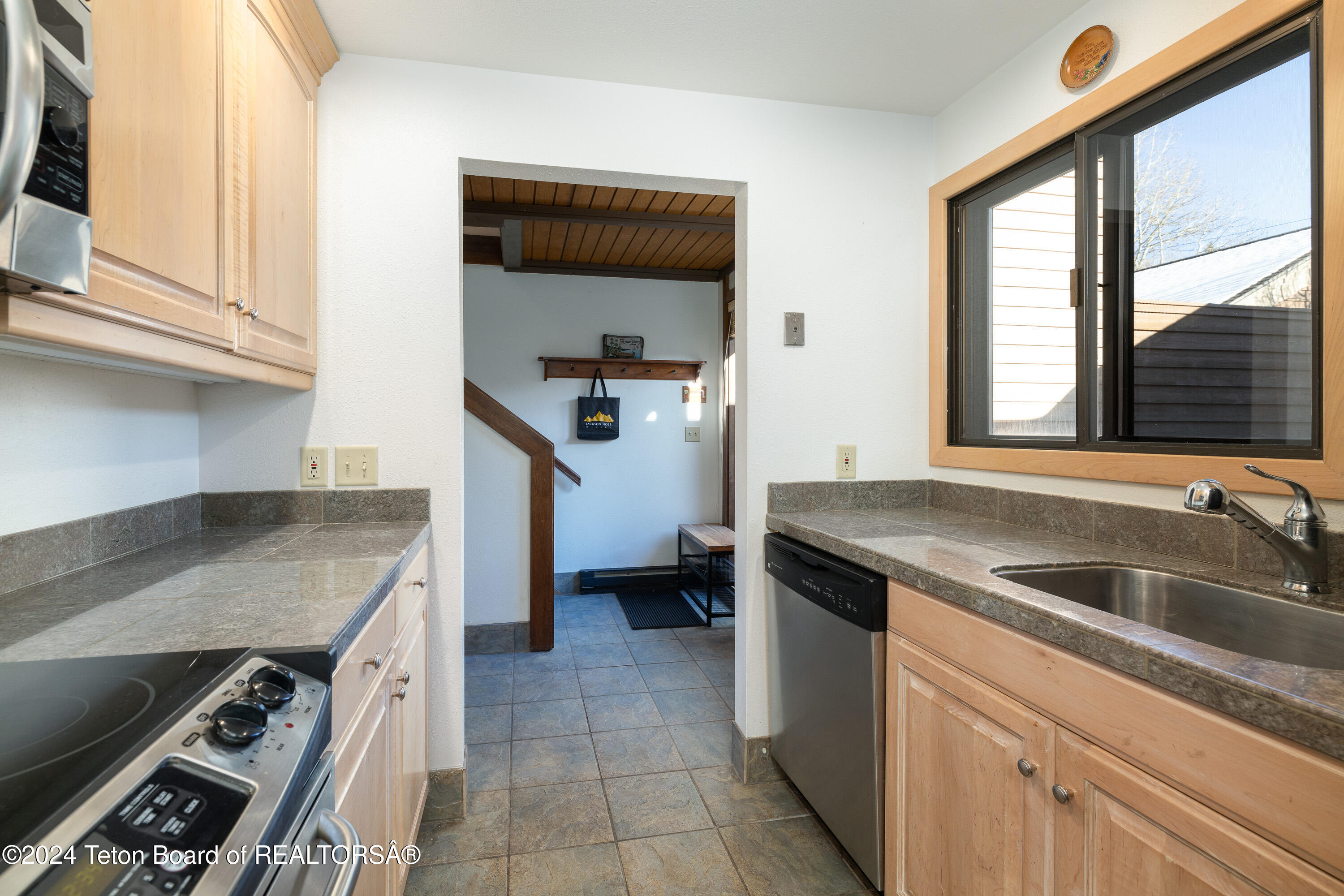 410 E SAGEBRUSH Drive, 7