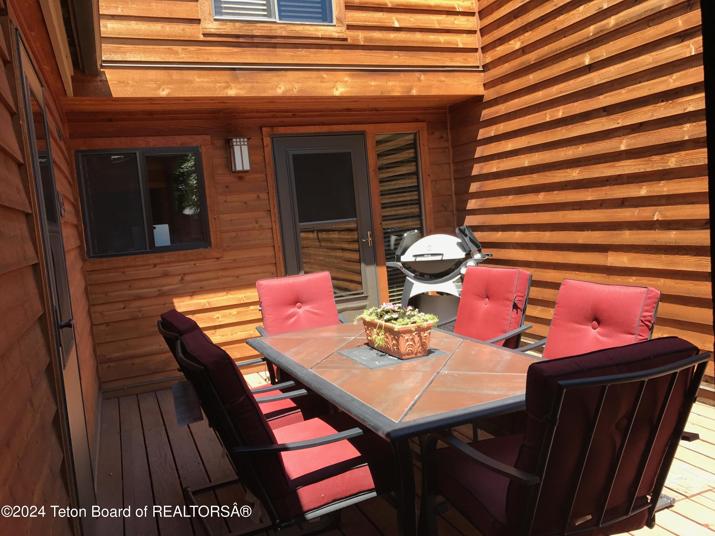 410 E SAGEBRUSH Drive, 7