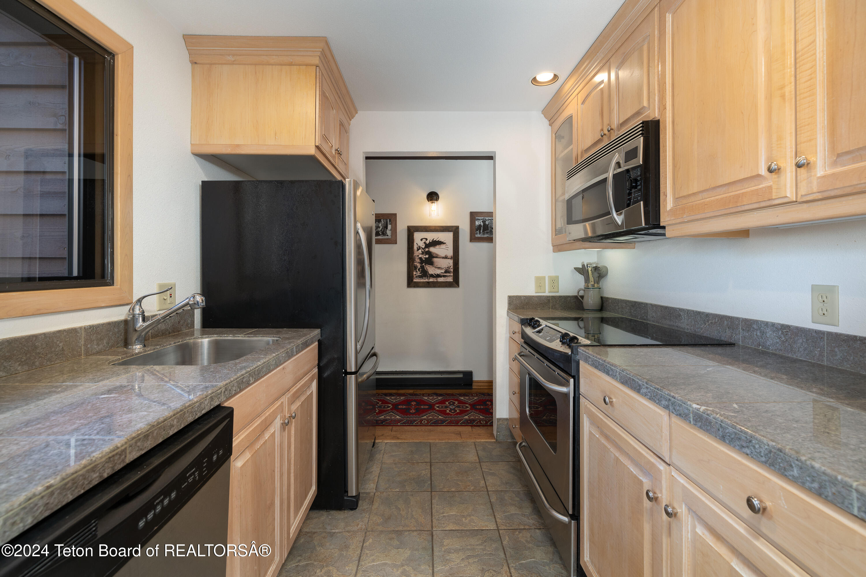 410 E SAGEBRUSH Drive, 7