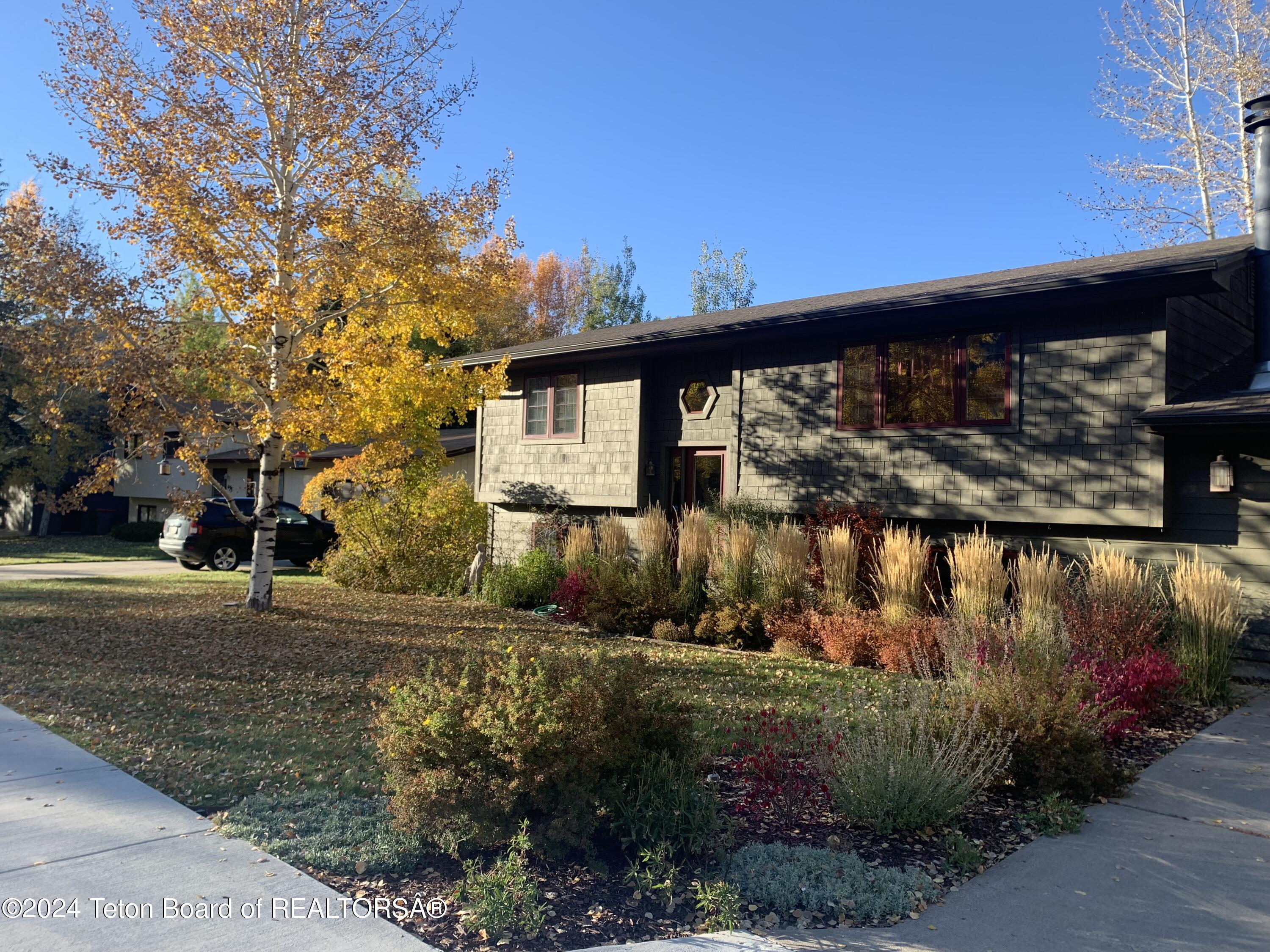 465 E HANSEN Avenue