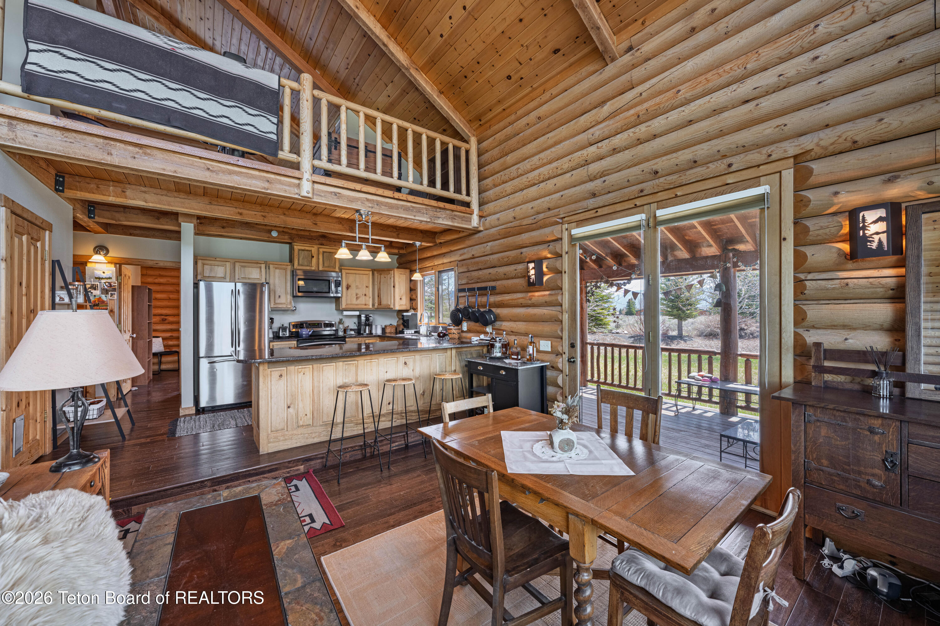 7505 N ROBERTA Drive