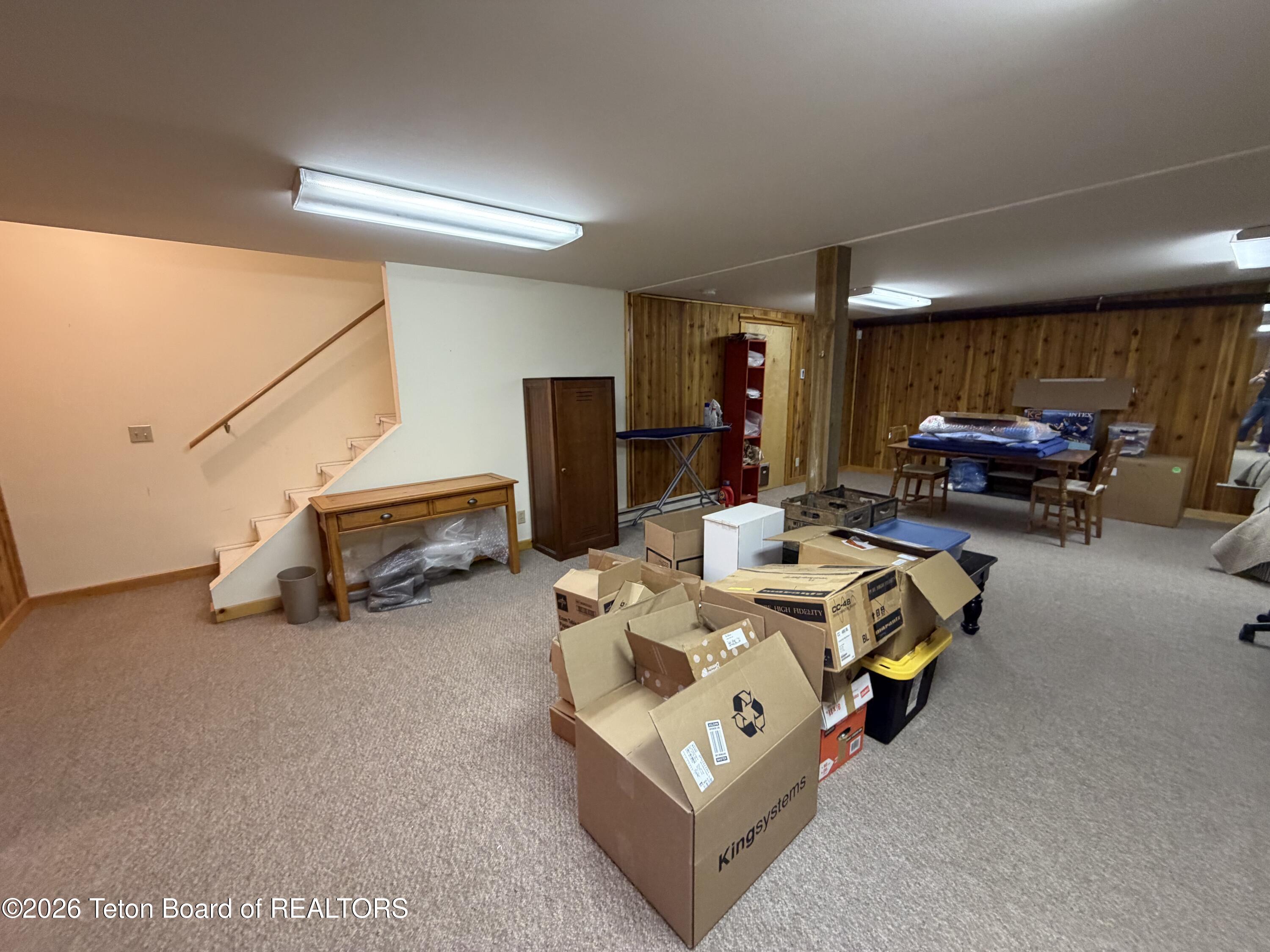7505 N ROBERTA Drive