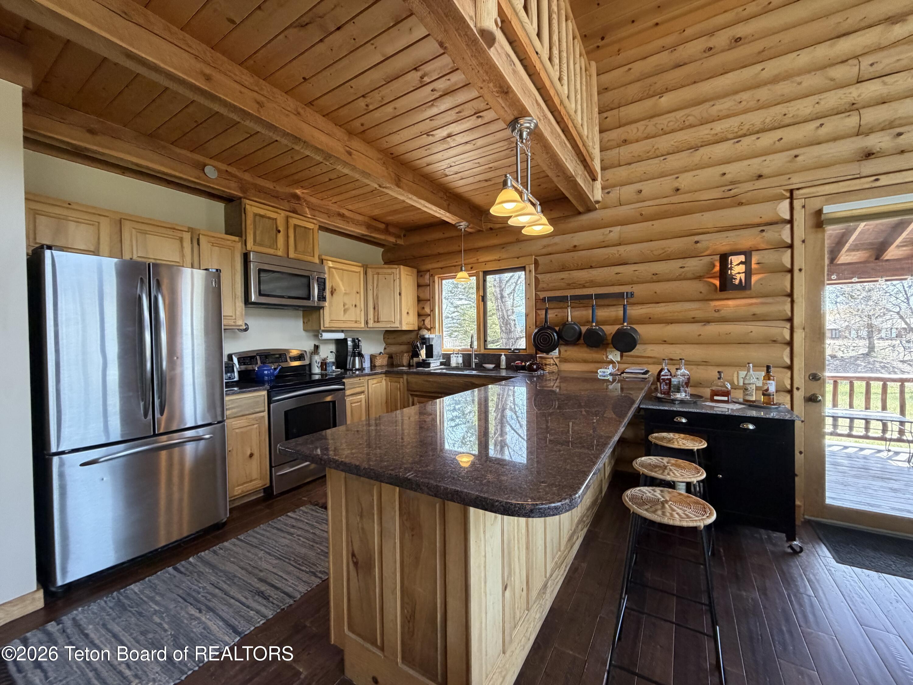 7505 N ROBERTA Drive