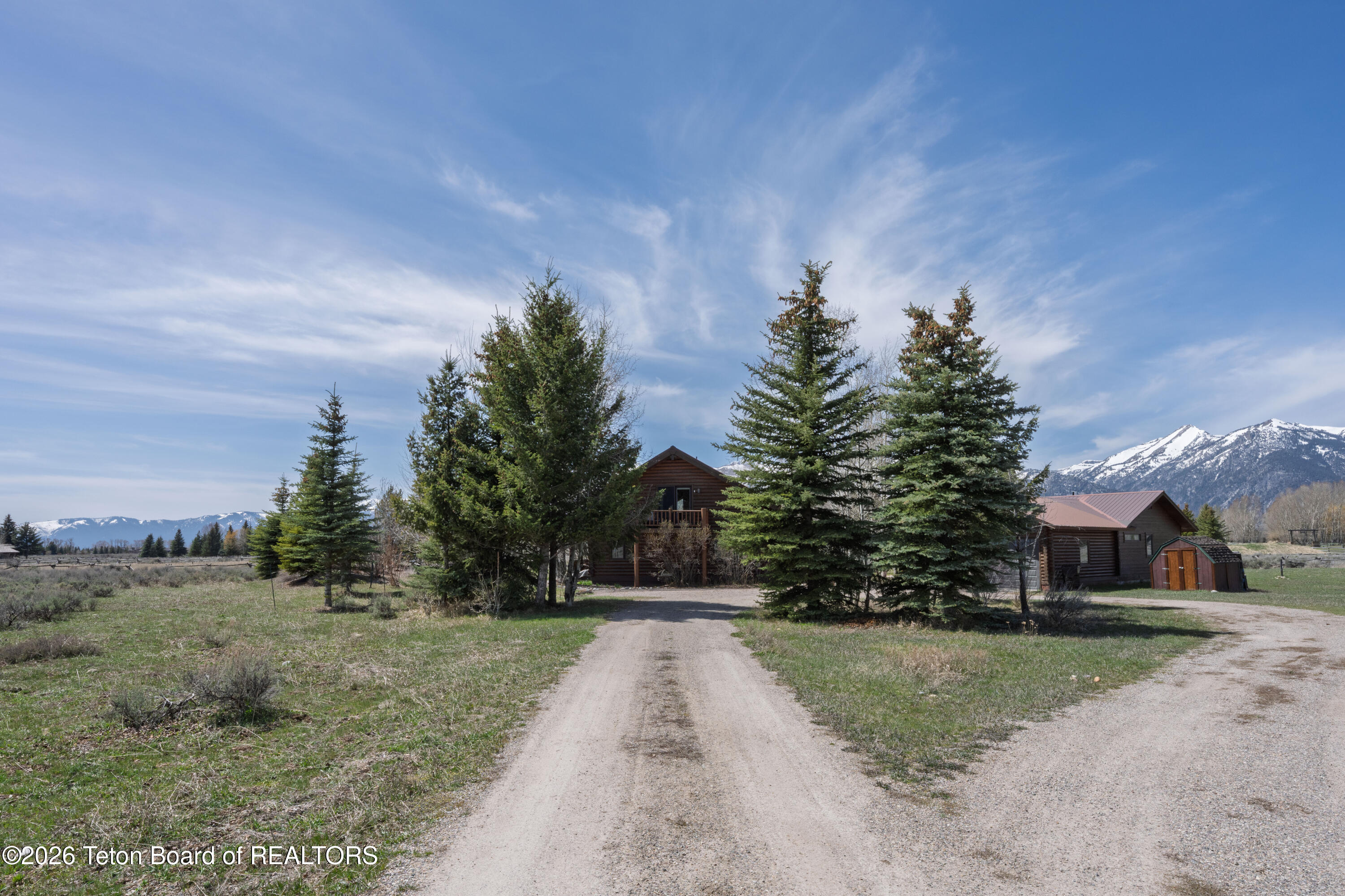 7505 N ROBERTA Drive