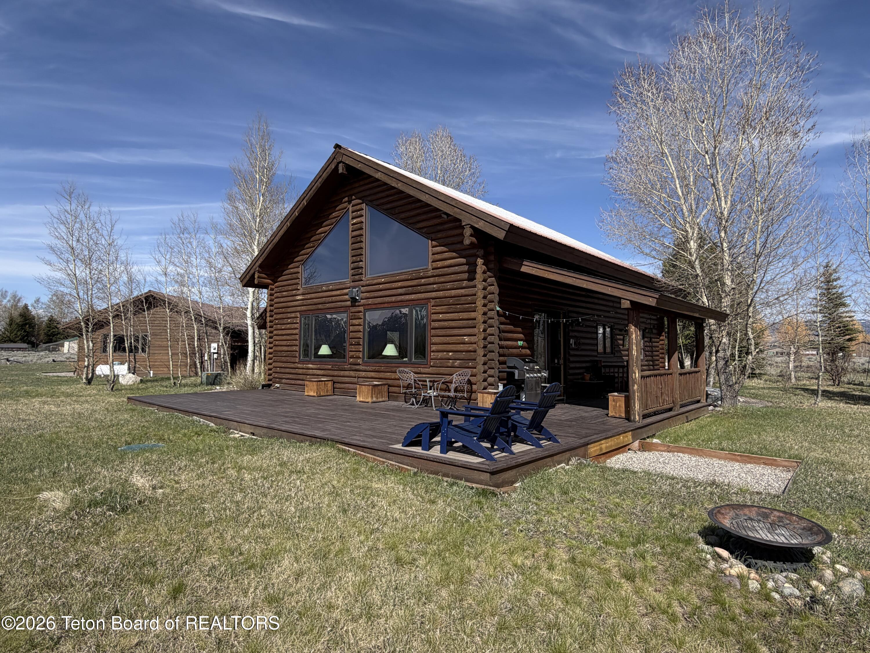 7505 N ROBERTA Drive