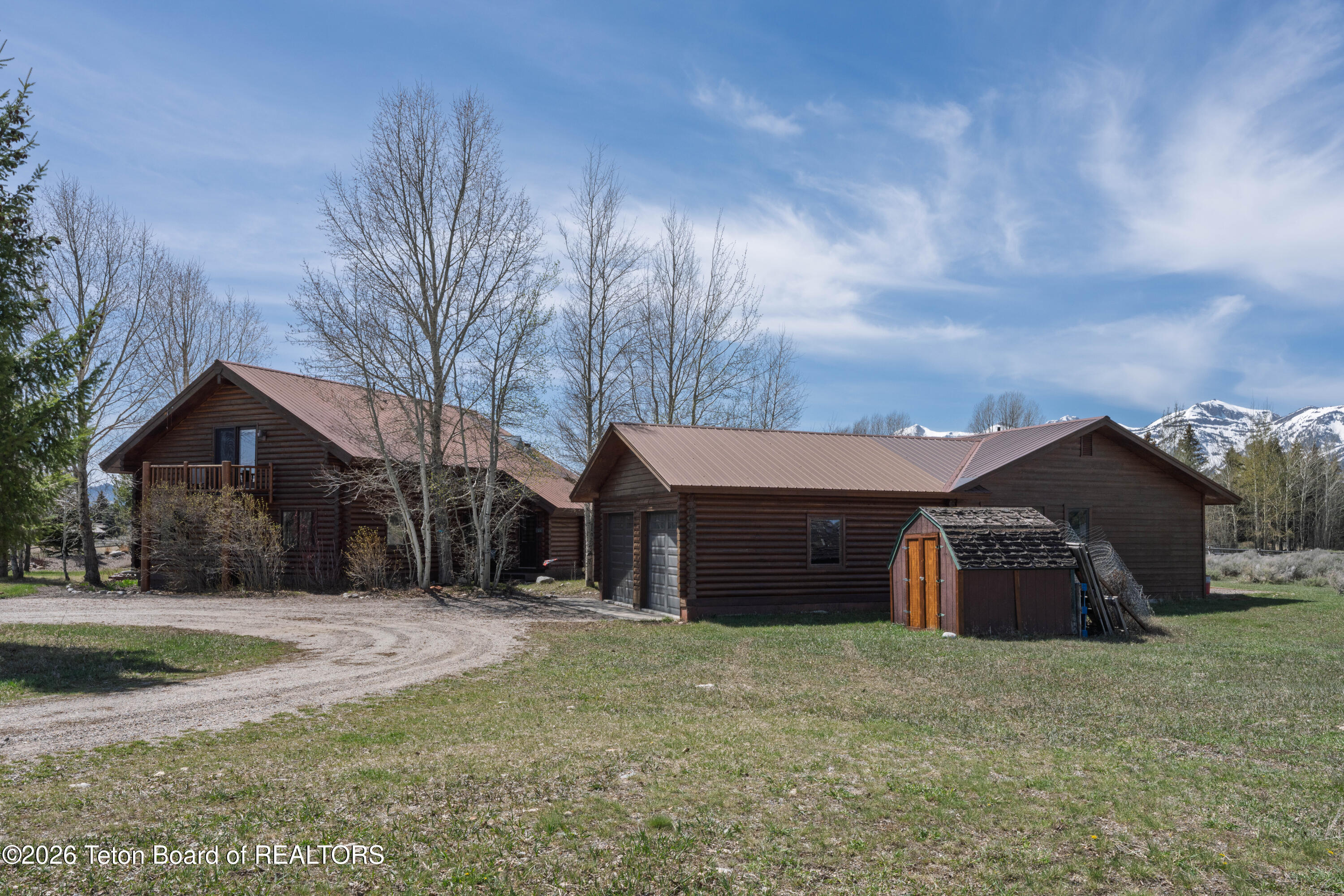 7505 N ROBERTA Drive