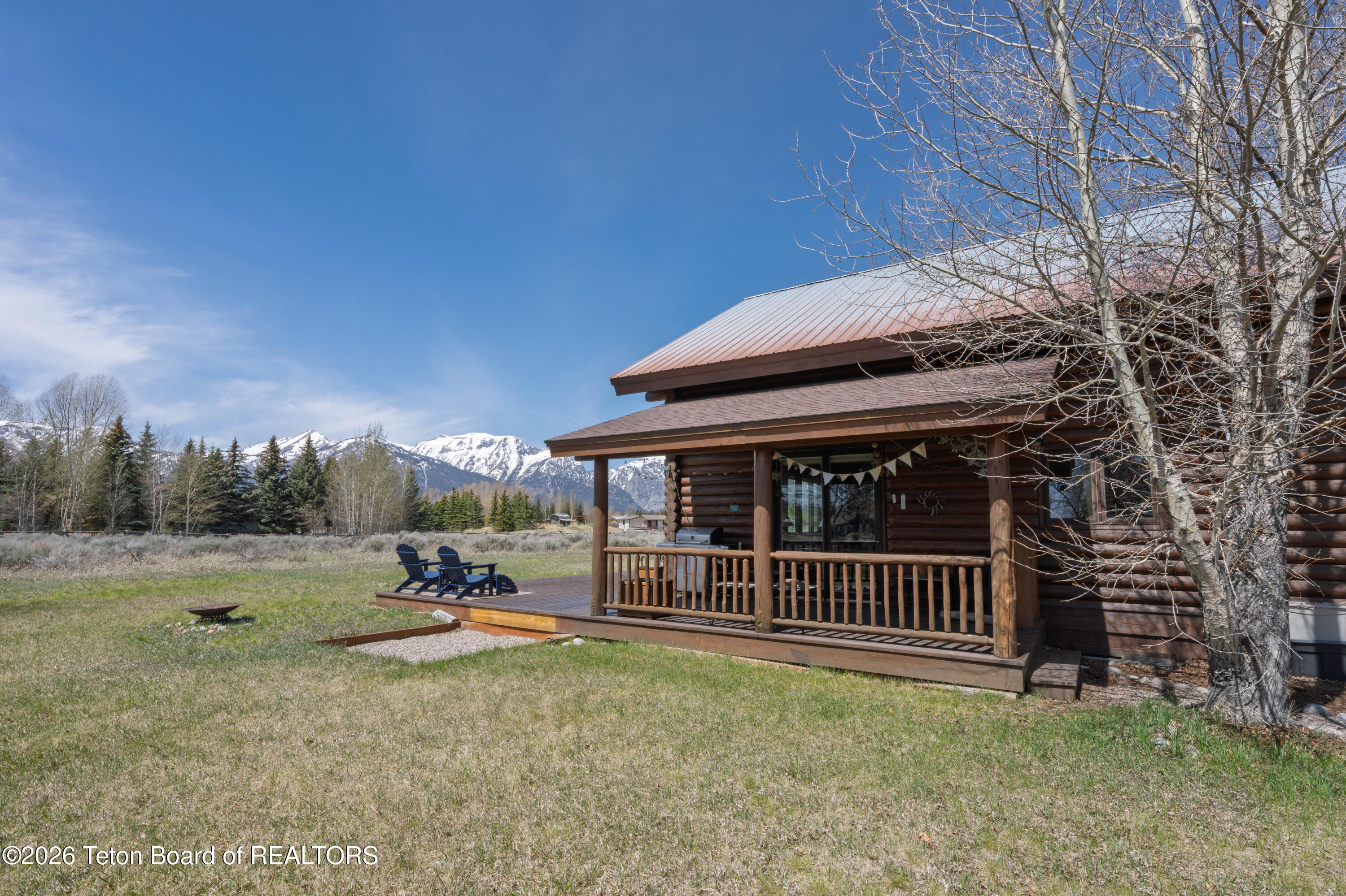 7505 N ROBERTA Drive