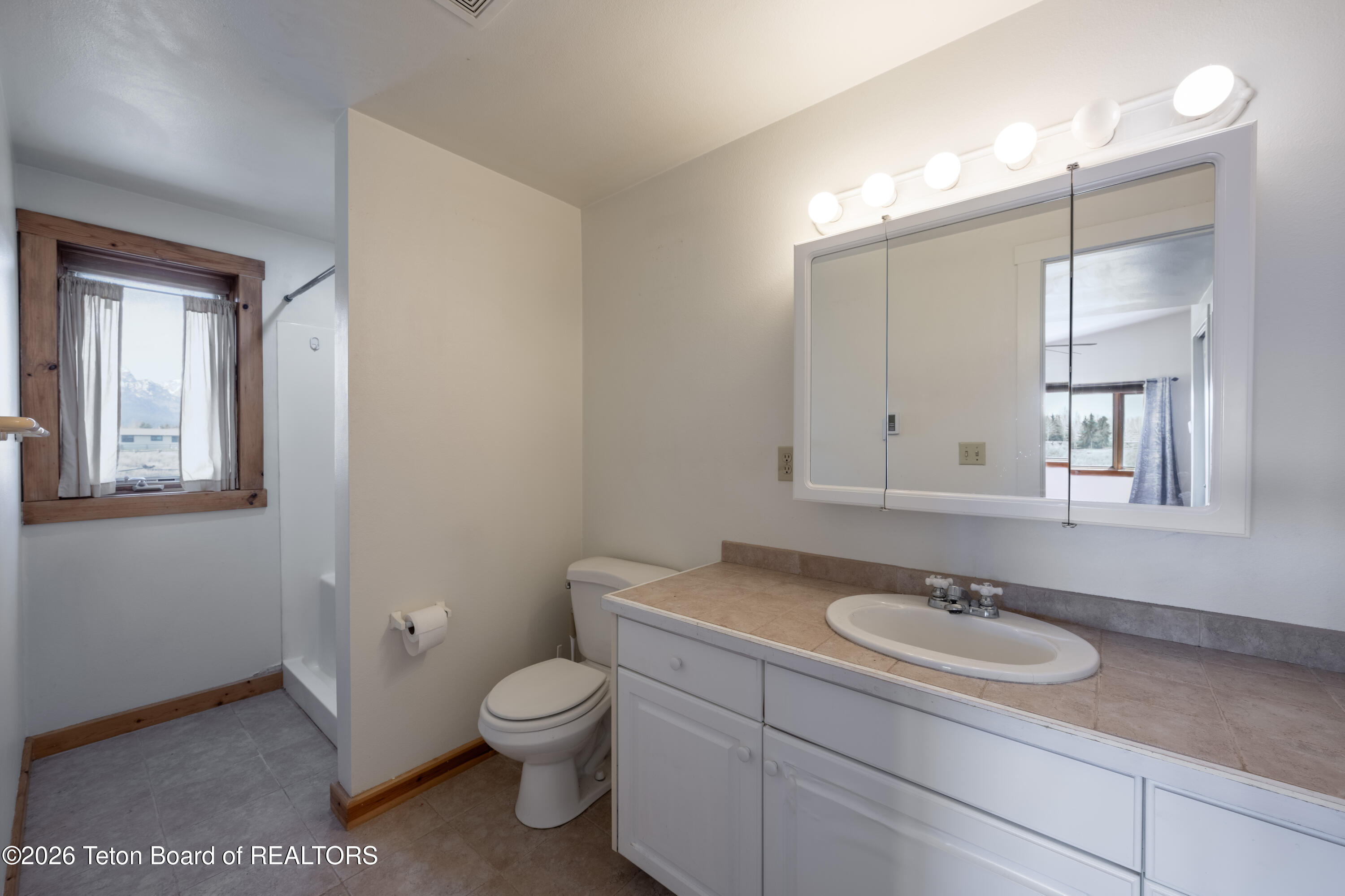 7505 N ROBERTA Drive