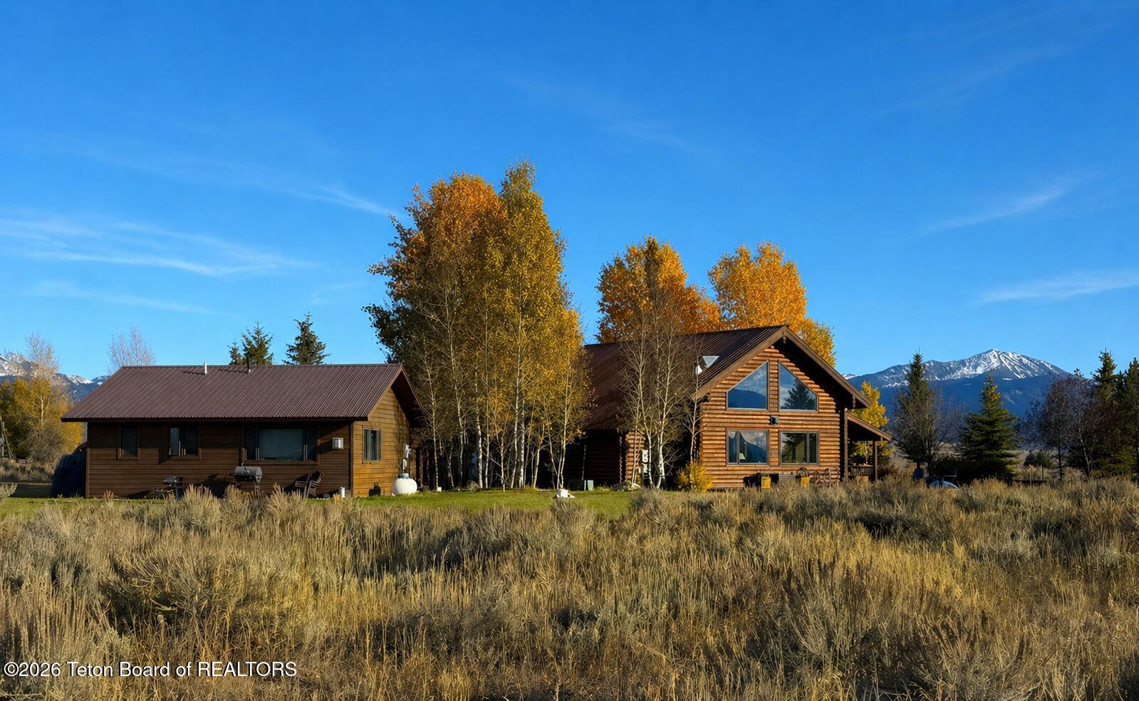 7505 N ROBERTA Drive