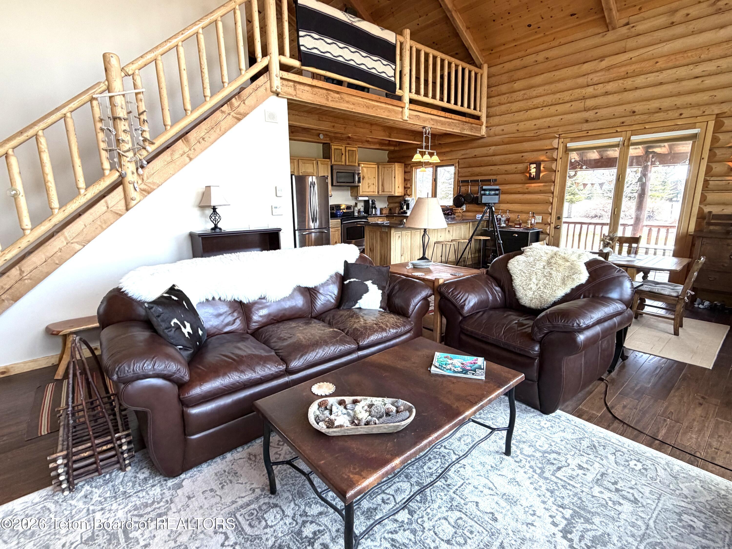 7505 N ROBERTA Drive