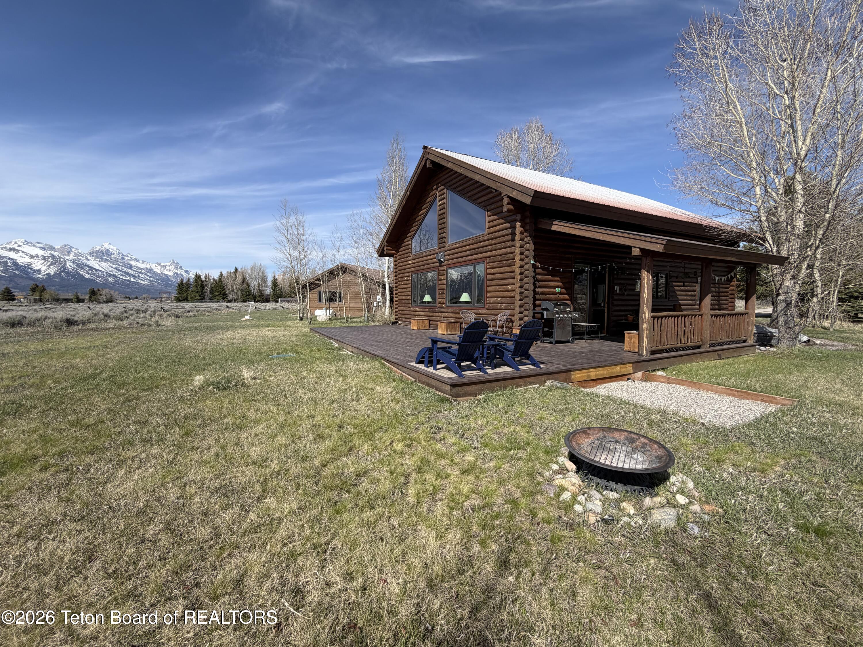 7505 N ROBERTA Drive