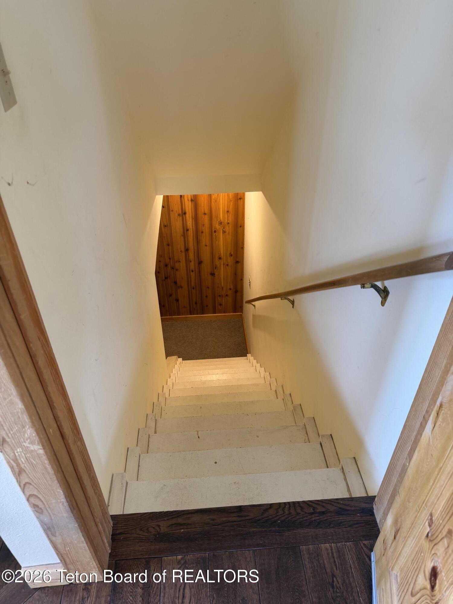 7505 N ROBERTA Drive