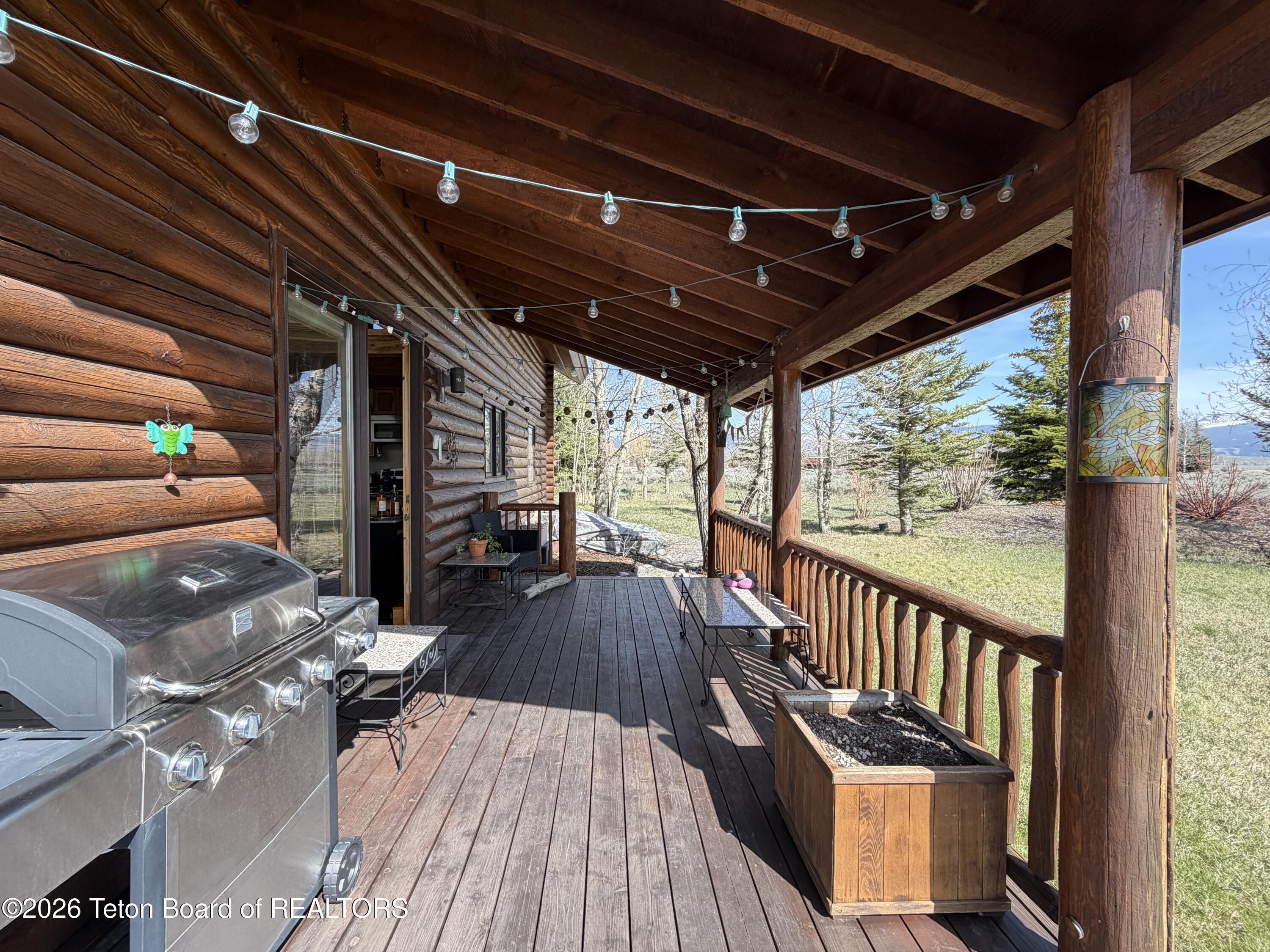 7505 N ROBERTA Drive