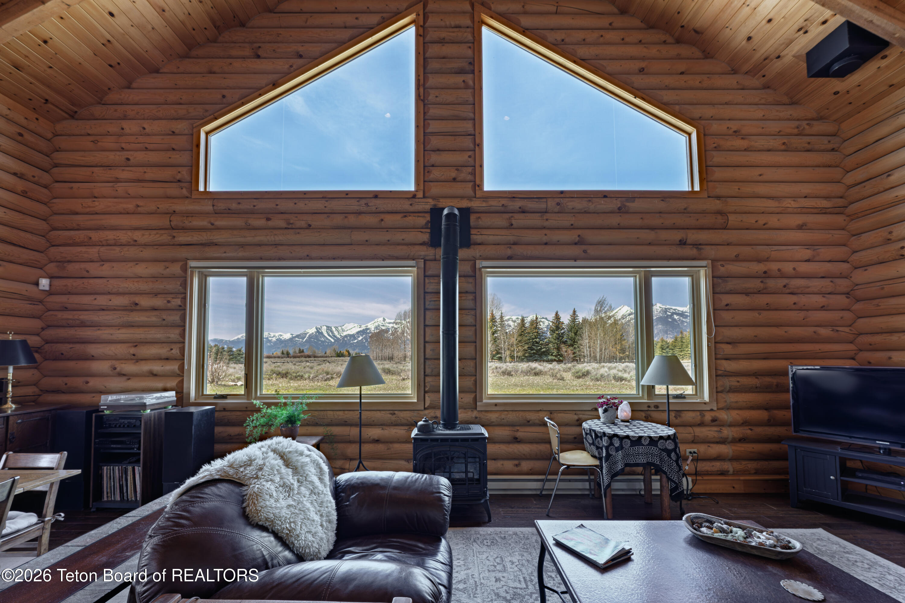 7505 N ROBERTA Drive
