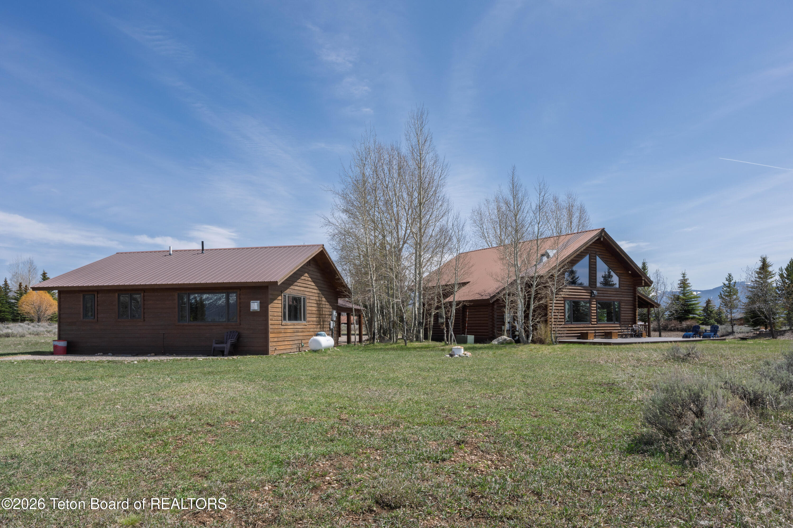 7505 N ROBERTA Drive