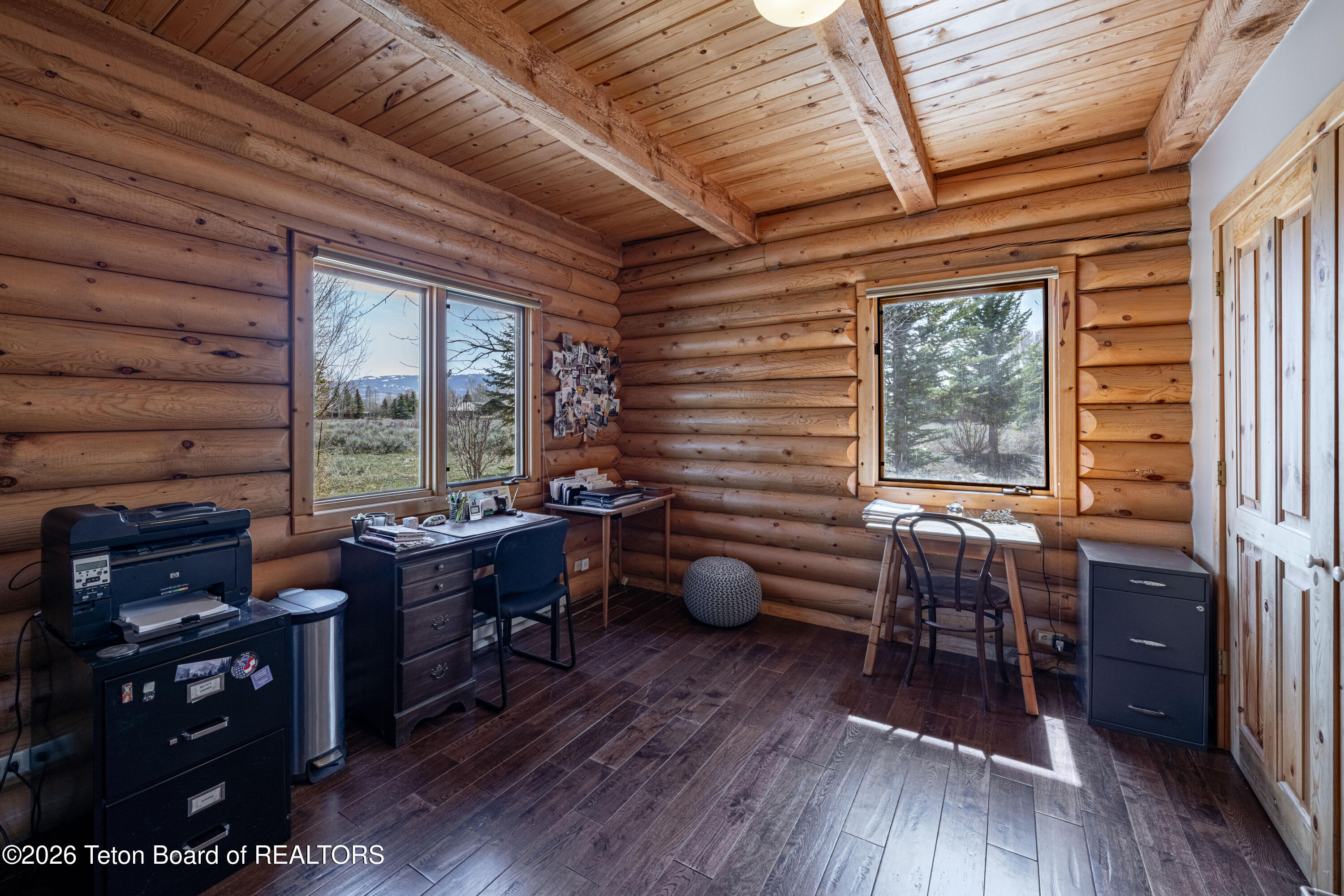 7505 N ROBERTA Drive