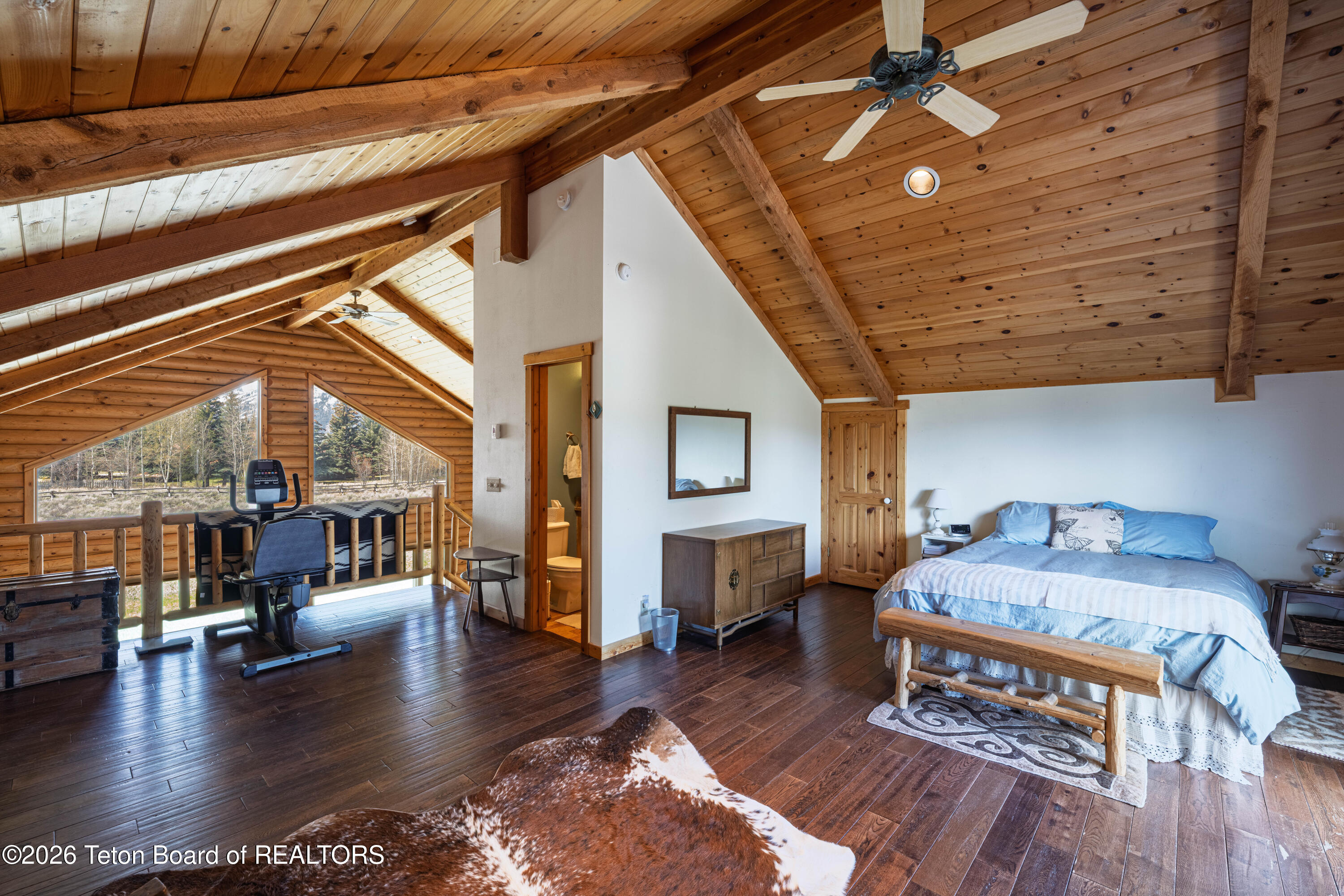 7505 N ROBERTA Drive