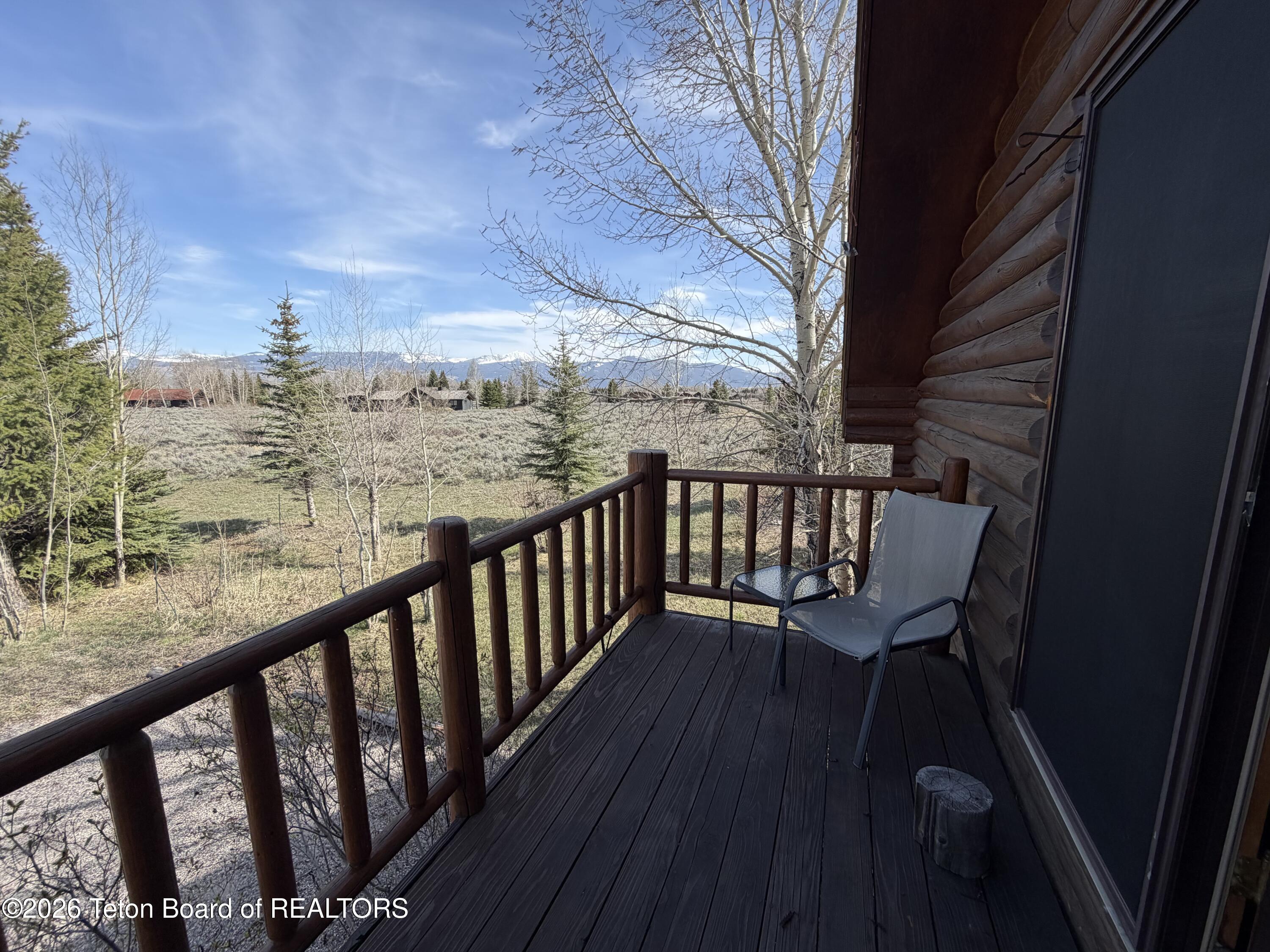 7505 N ROBERTA Drive