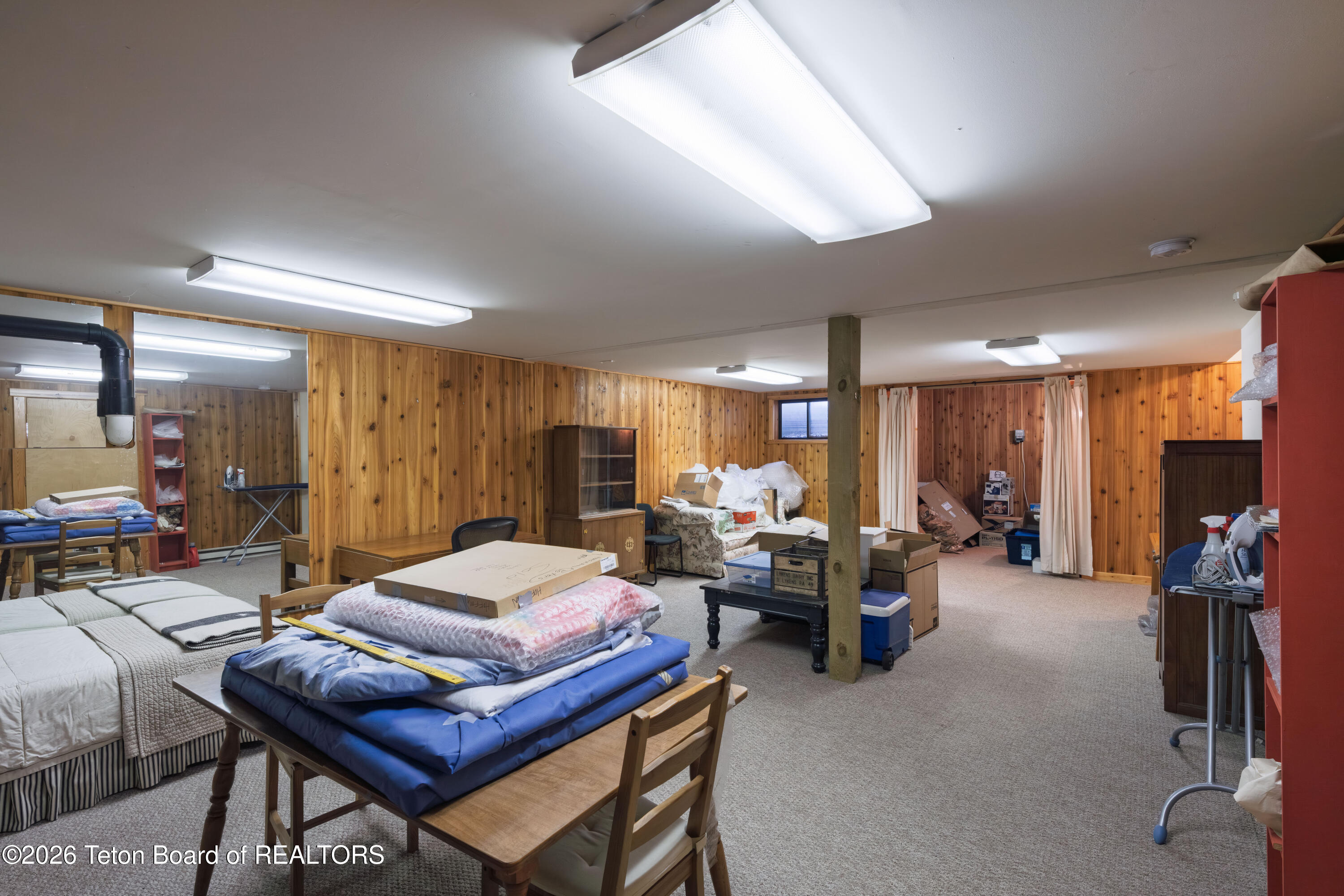 7505 N ROBERTA Drive
