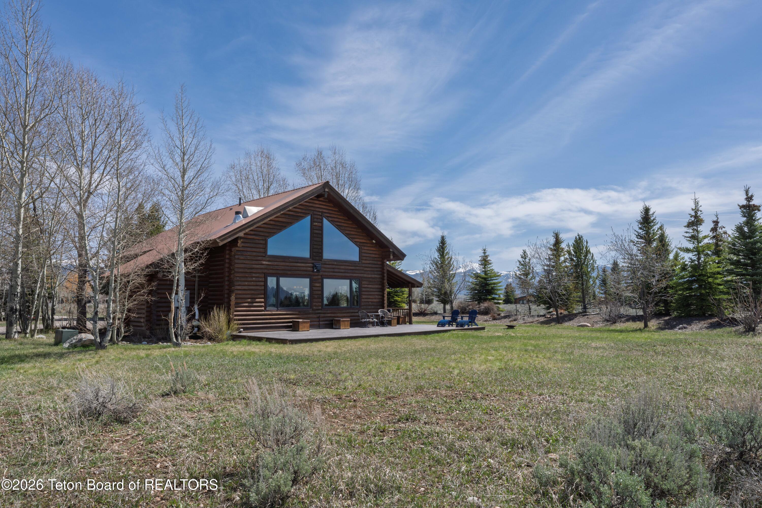 7505 N ROBERTA Drive