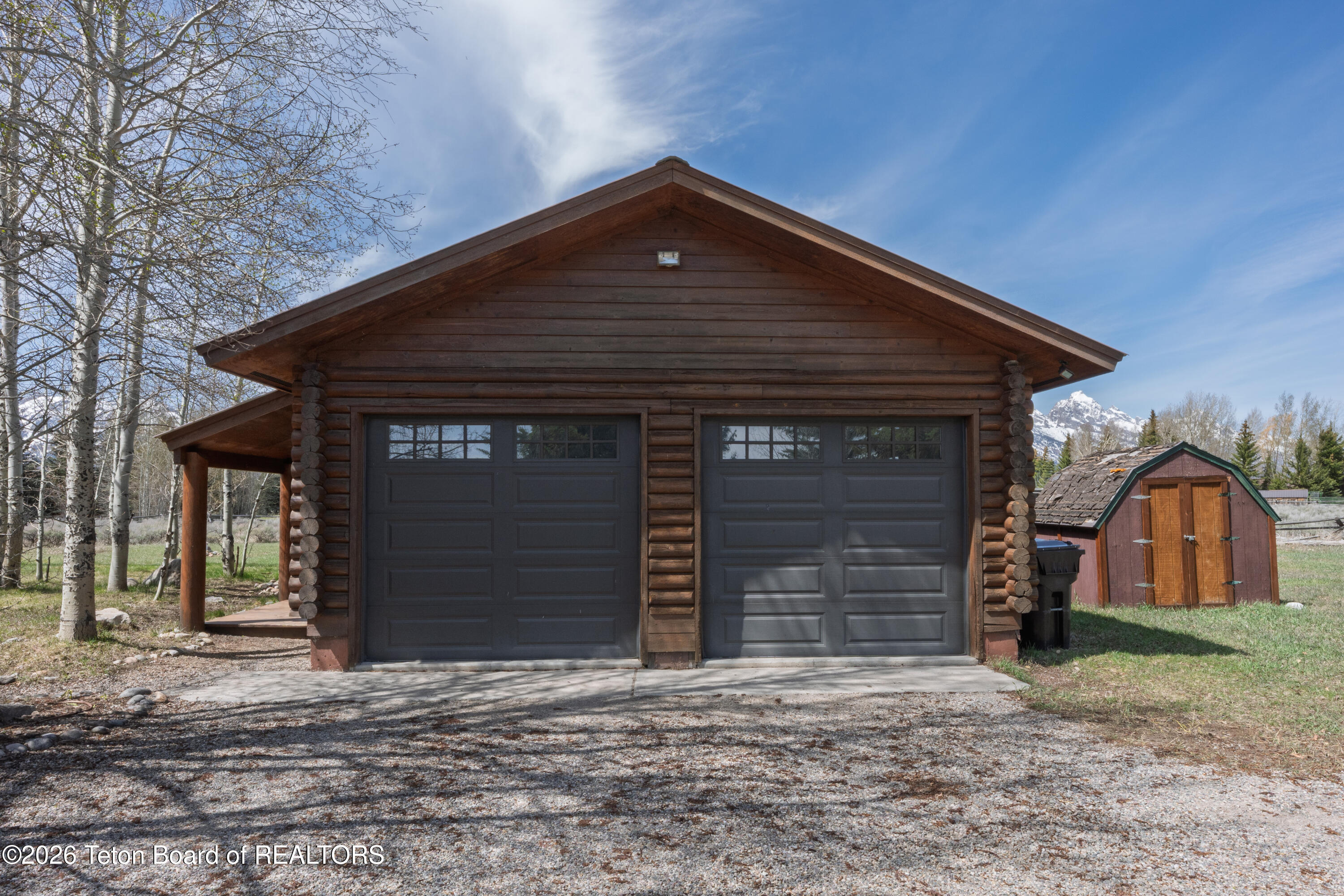 7505 N ROBERTA Drive