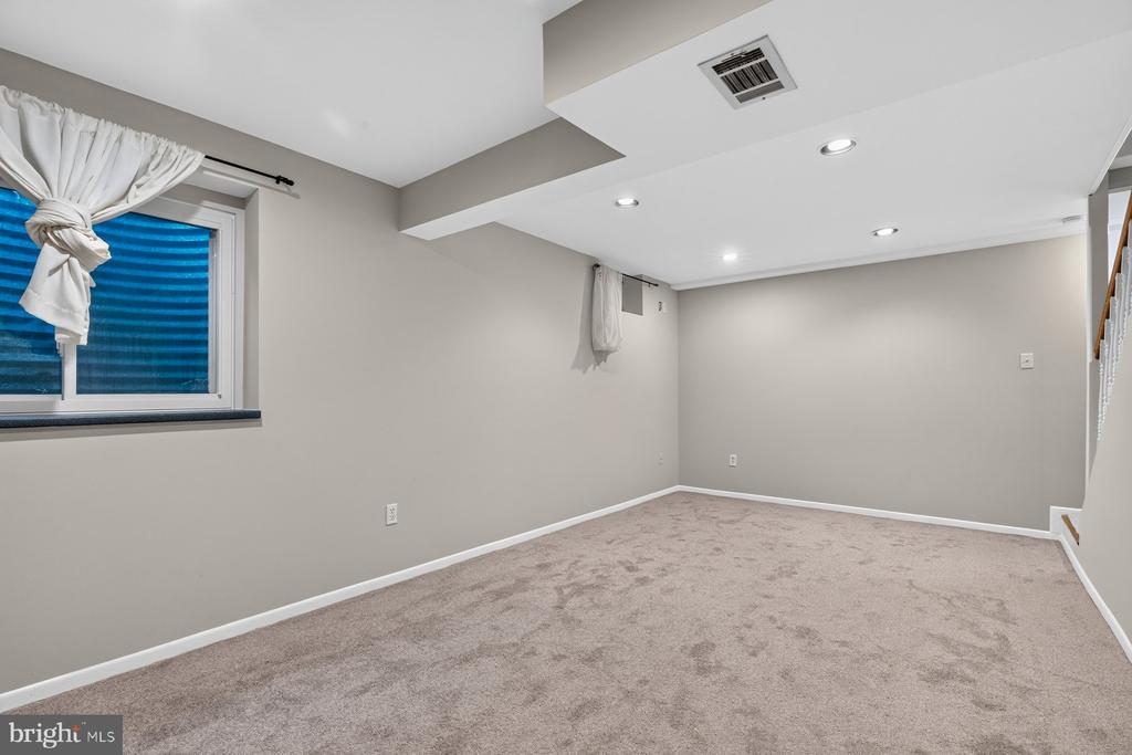 935 MARINE DRIVE