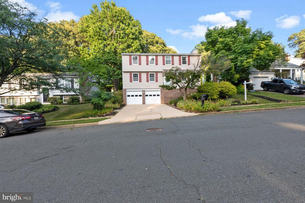 935 MARINE DRIVE