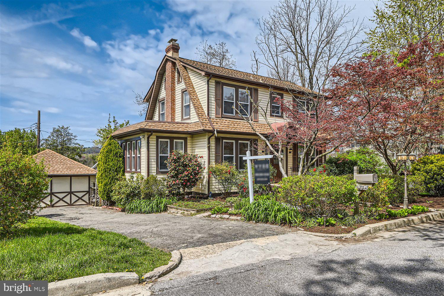 1704 Lincoln Dr