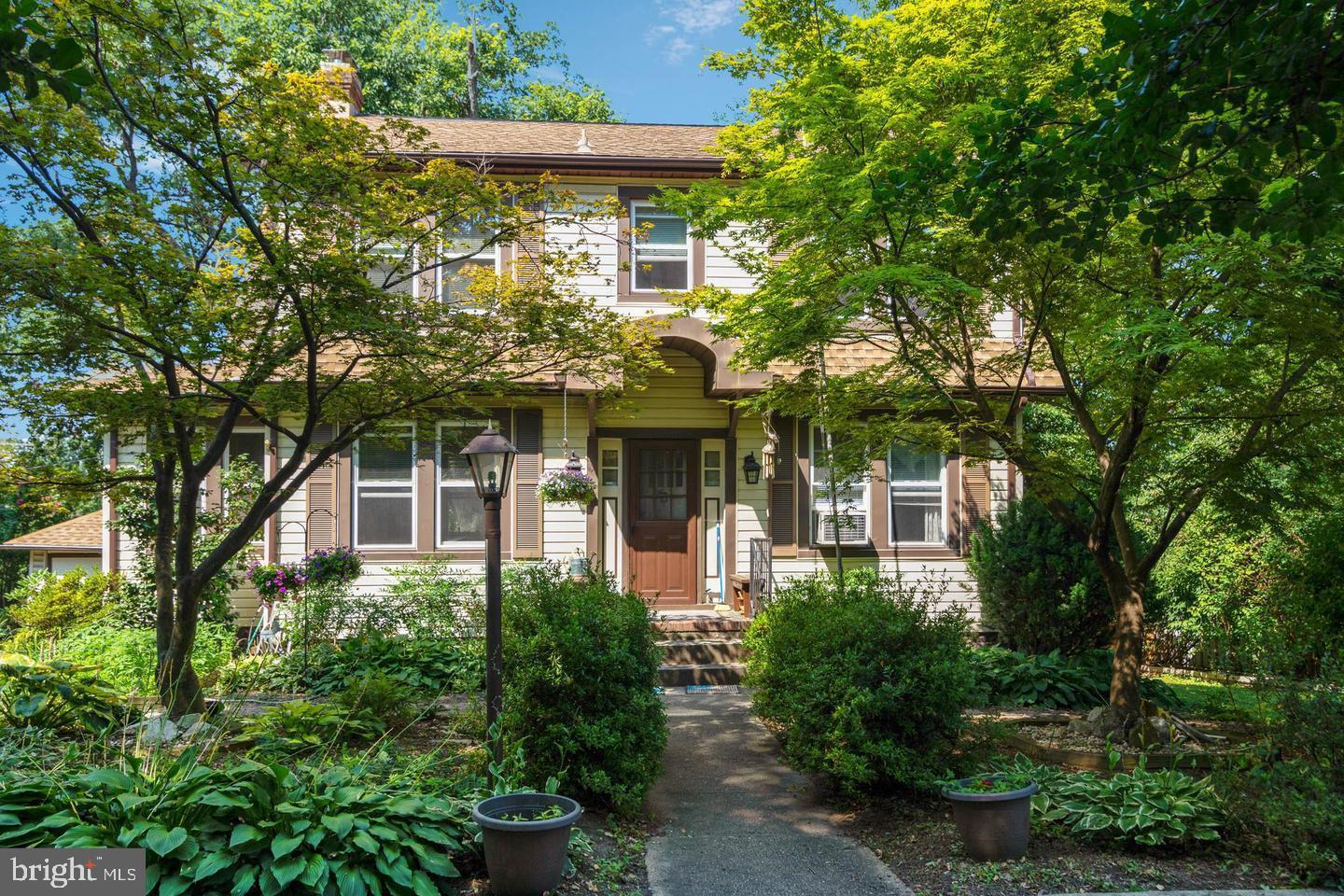 1704 Lincoln Dr