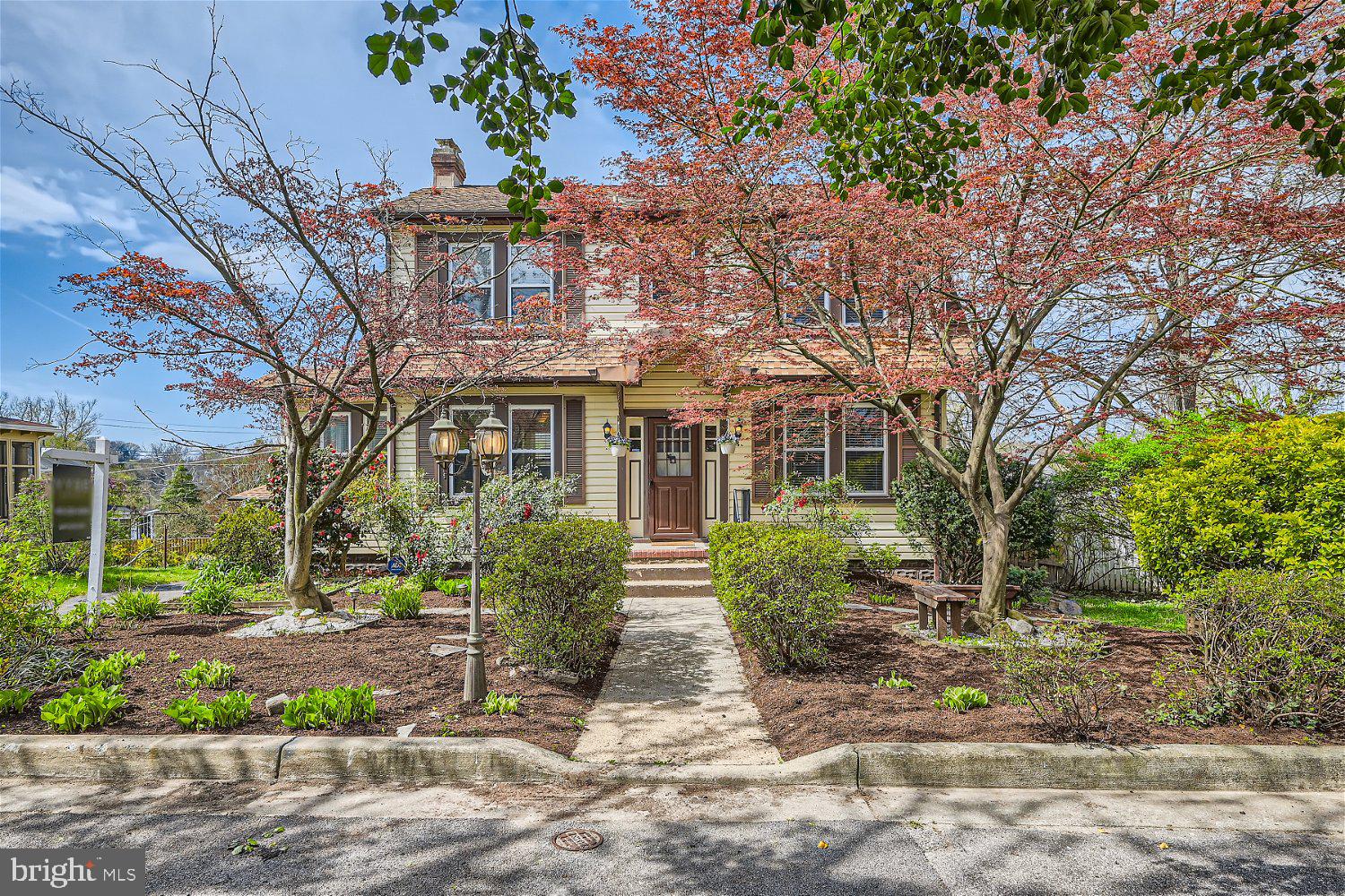 1704 Lincoln Dr