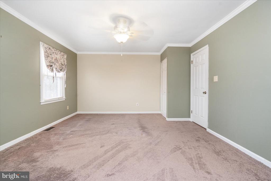12 Carriage Walk Ct