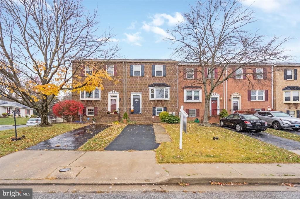 12 Carriage Walk Ct