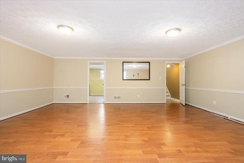 12 Carriage Walk Ct
