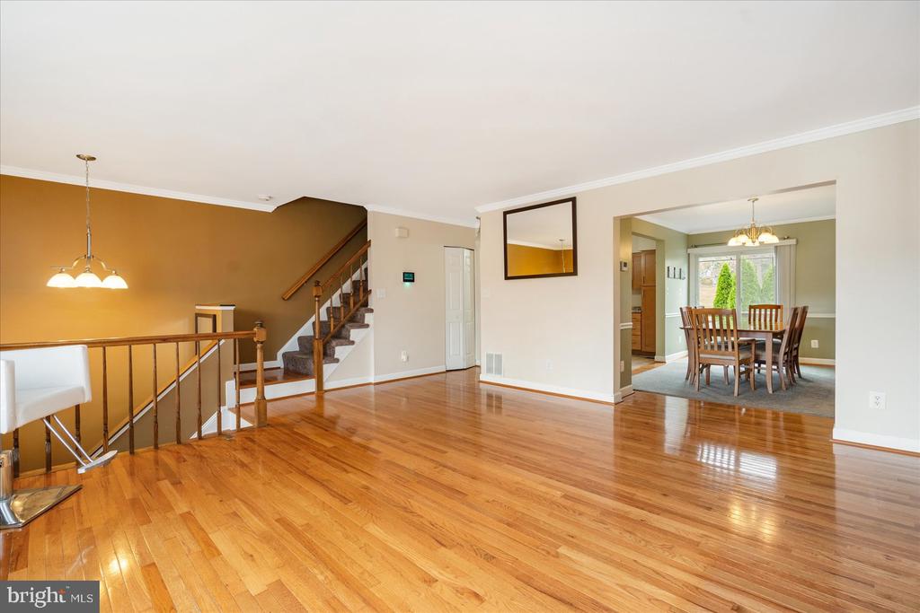 12 Carriage Walk Ct