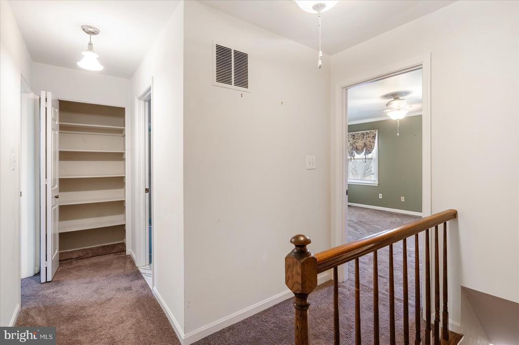 12 Carriage Walk Ct
