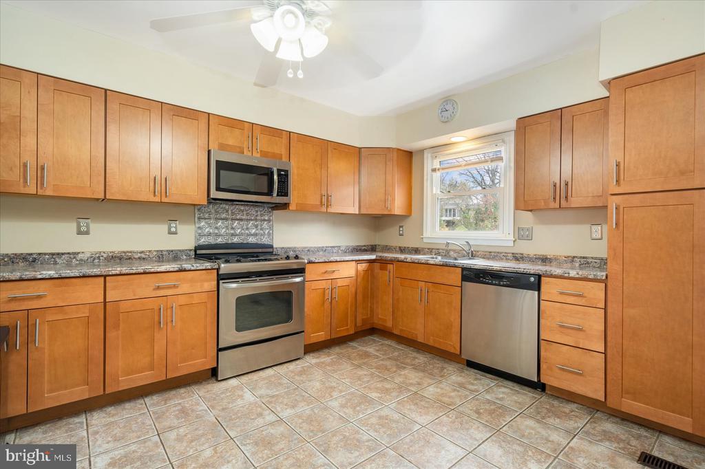 12 Carriage Walk Ct