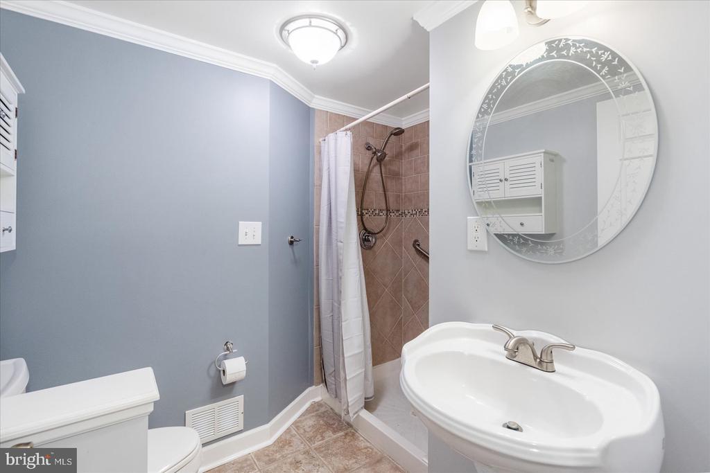 12 Carriage Walk Ct