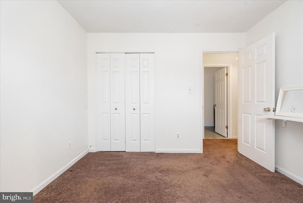 12 Carriage Walk Ct