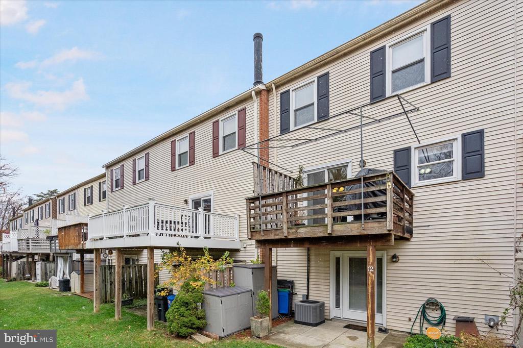 12 Carriage Walk Ct