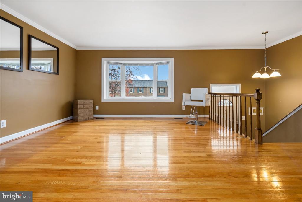 12 Carriage Walk Ct