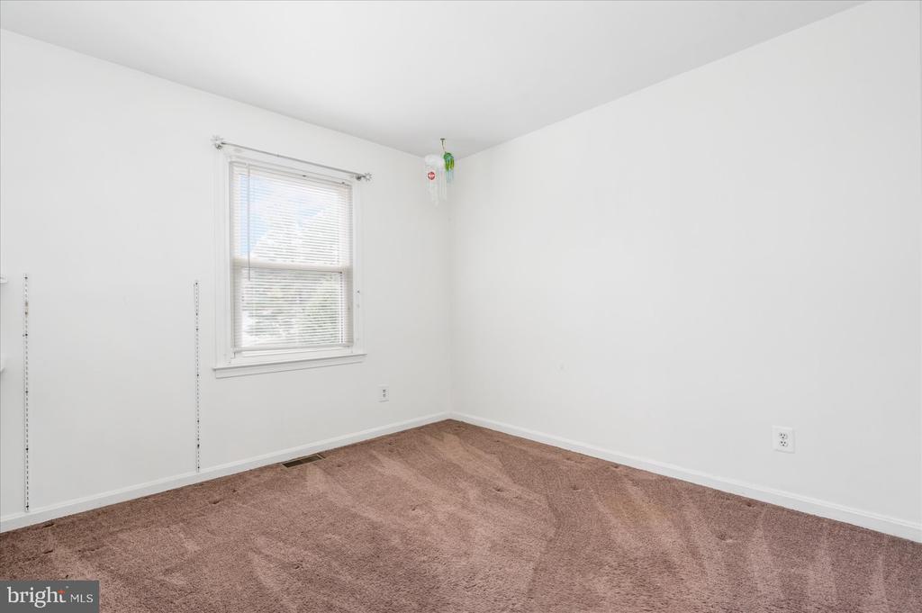 12 Carriage Walk Ct