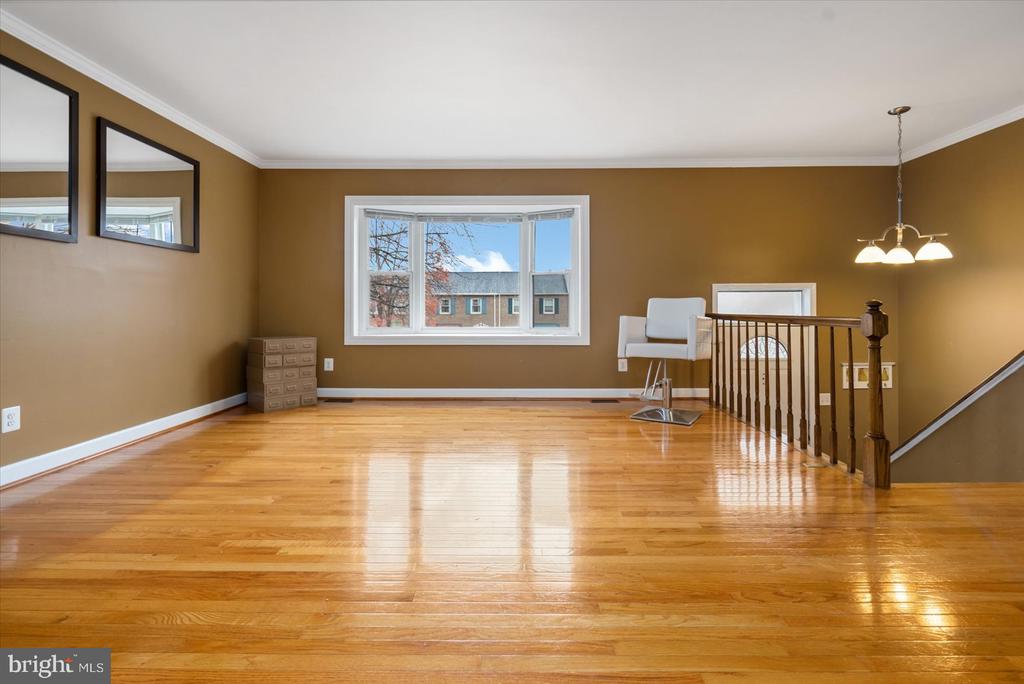 12 Carriage Walk Ct