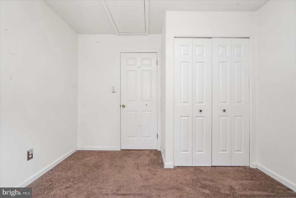 12 Carriage Walk Ct