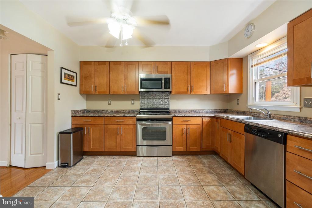 12 Carriage Walk Ct
