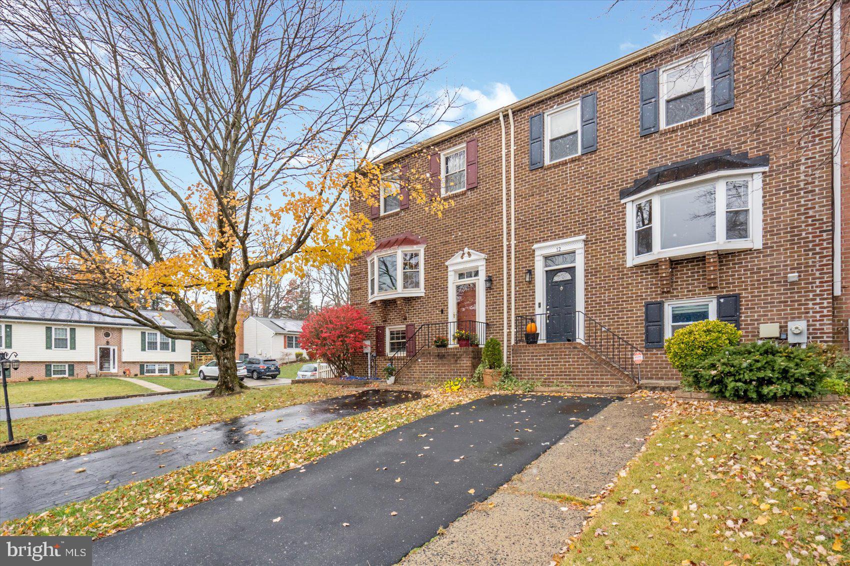 12 Carriage Walk Ct