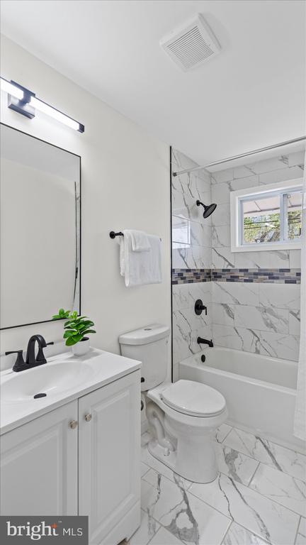 3901 TIVERTON ROAD