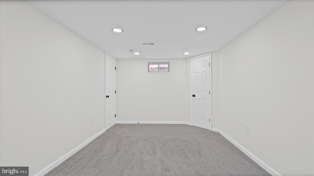 3901 TIVERTON ROAD