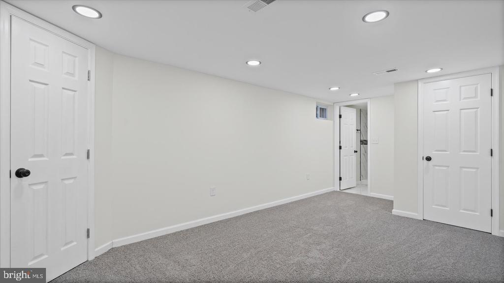 3901 TIVERTON ROAD